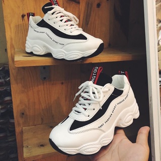 Giày sneaker