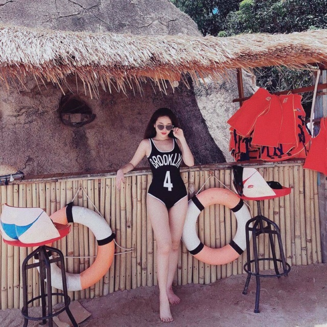 Bikini mảnh liền viền trắng