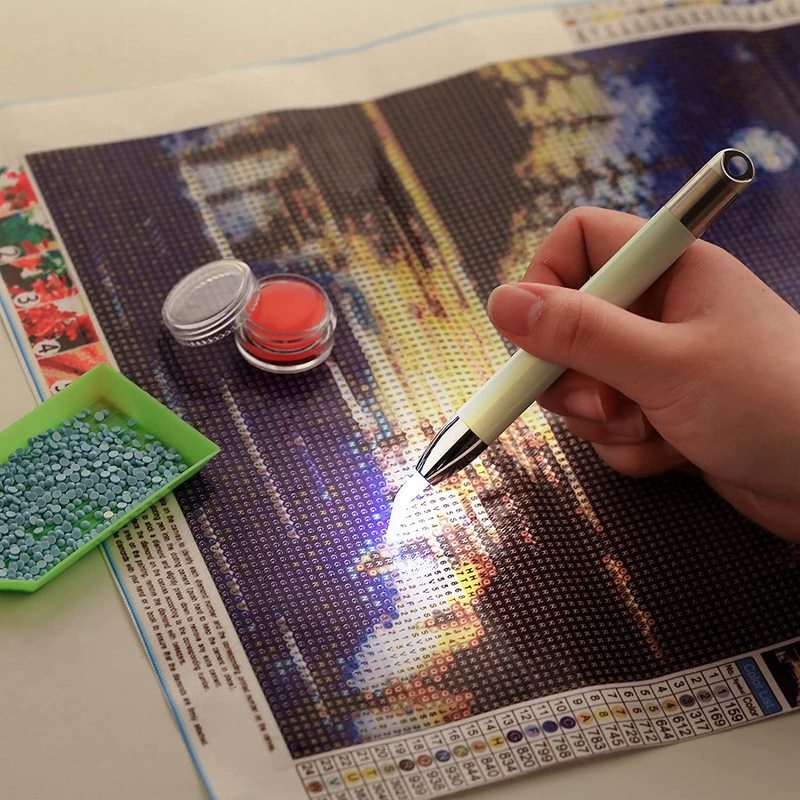 1 bộ bút đính đá có đèn LED dùng làm tranh đính đá DIY