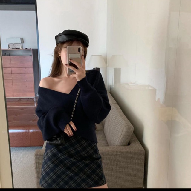 Áo len vạt chéo be - đen - nâu