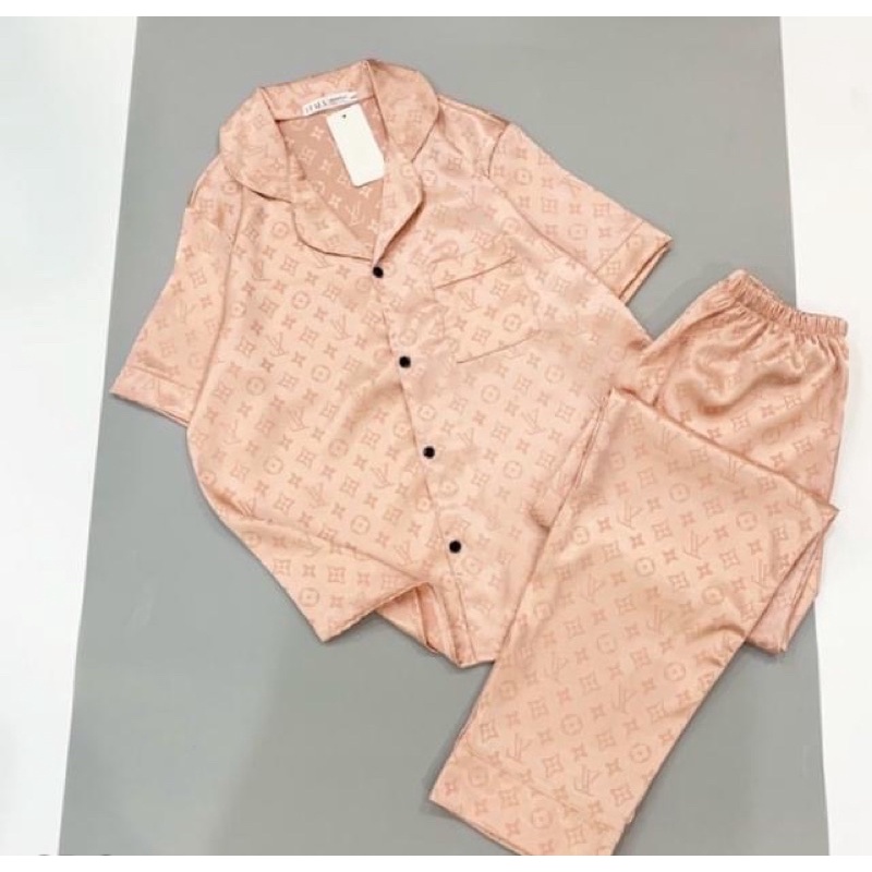 ❤siêu phẩm❤️ Bộ lụa gấm họa tiết Dior-LV | BigBuy360 - bigbuy360.vn