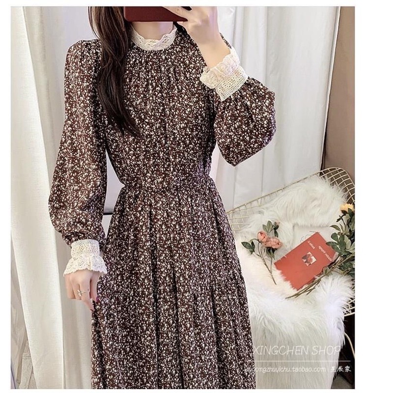 Váy hoa nhí tay và cổ viền ren