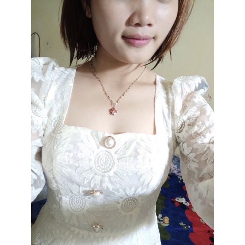 Đầm nữ ren trắng cổ vuông hoa cúc siêu xinh Doris Dress | BigBuy360 - bigbuy360.vn