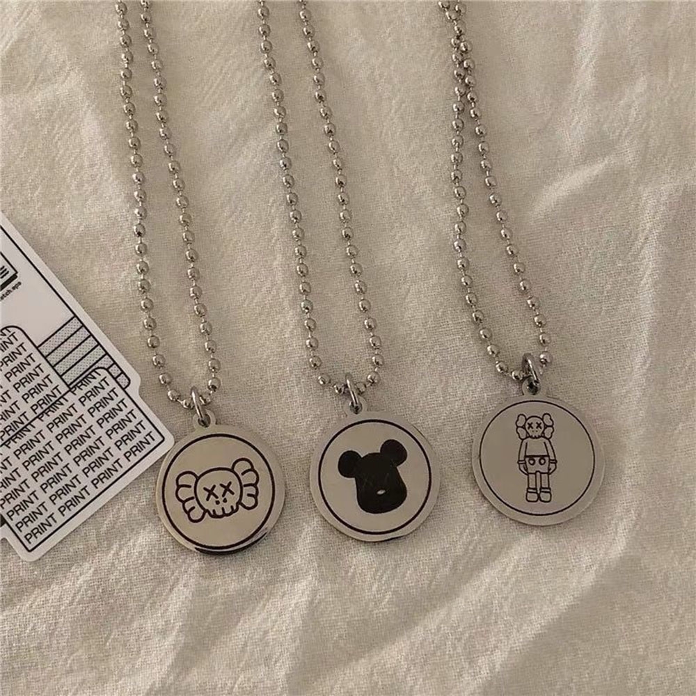 Dây chuyền mặt chạm khắc hoạ tiết hoạt hình độc đáo cho các cặp đôi