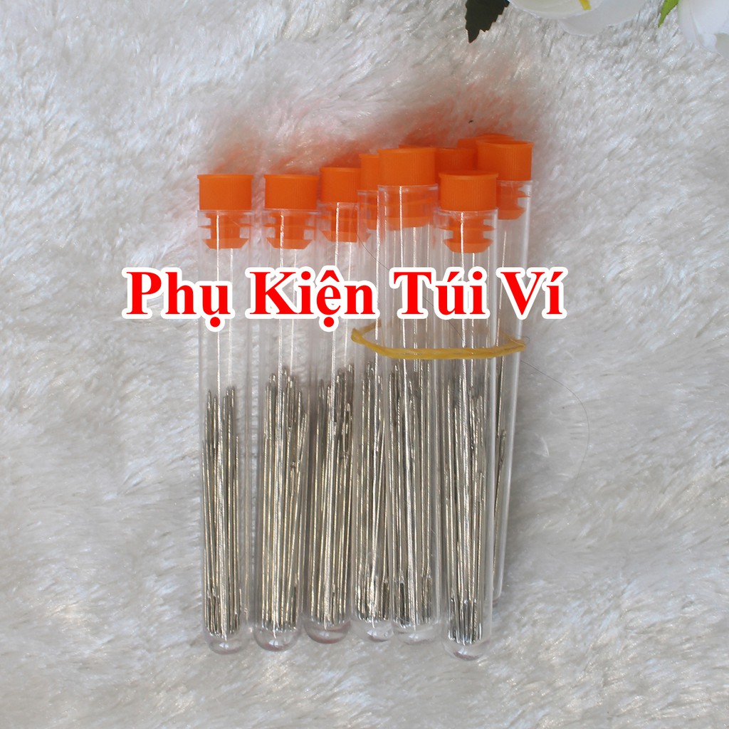 Ống đựng kim kèm 9 kim khâu len