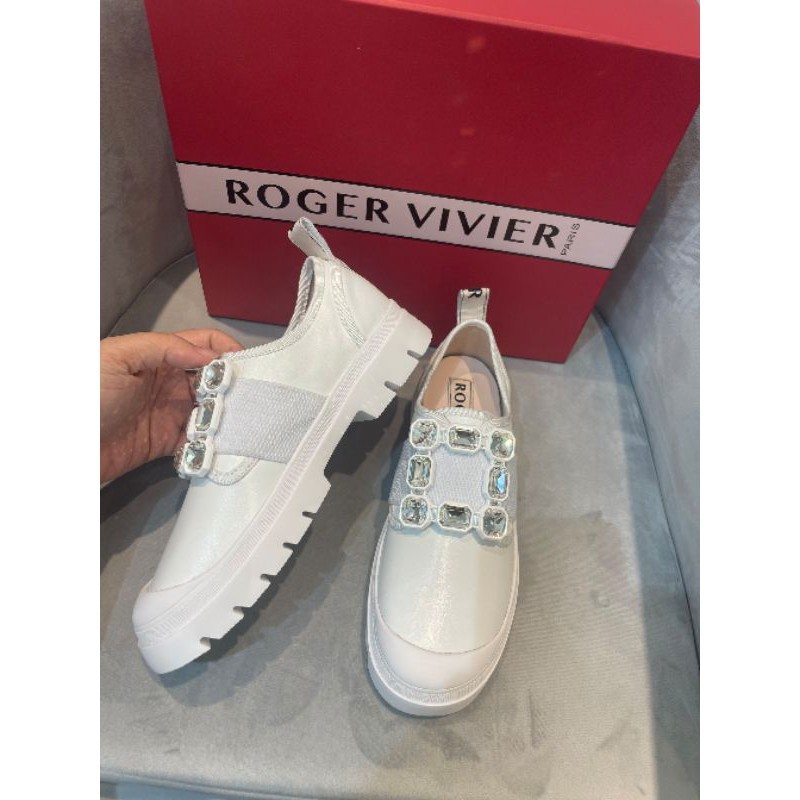 giày lười loafer nữ da thật mũi tròn đế cao 3cm đính đá Roger Vivier RV