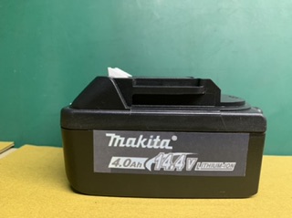 Pin makita 14,4 đóng với xạc adapter