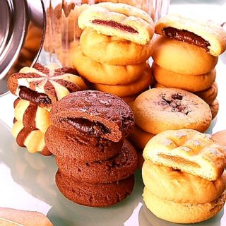 Bánh quy nhân mứt Tatawa - Malaysia 300g ( hộp 25 chiếc/ đóng gói riêng từng chiếc bánh )