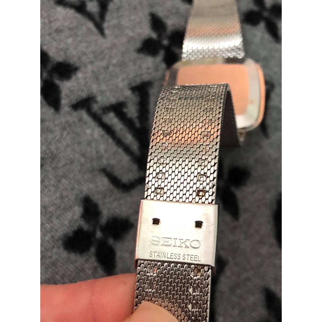 Đồng hồ nam hiệu Seiko chính hãng, dây lụa, hàng đã qua sử dụng