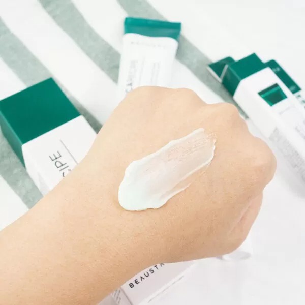 Kem dưỡng ẩm chiết xuất rau má Beausta Cicarecipe Cream 50ml