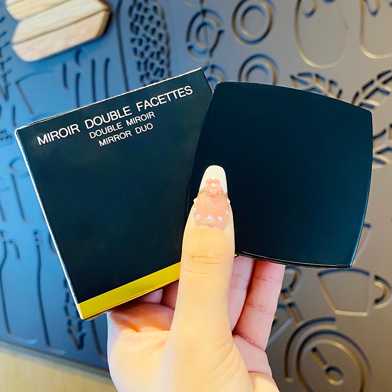 Gương trang điểm cầm tay gấp gọn