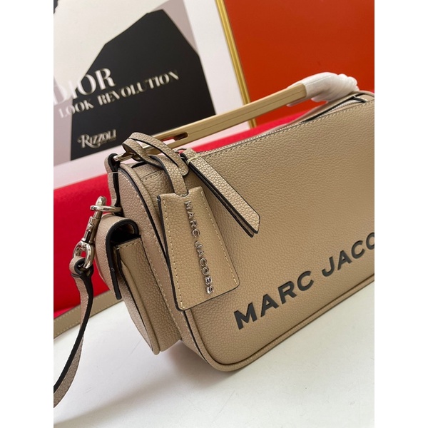 Túi đeo chéo nữ thương hiệu thời trang cao cấp Marc Jacobs chất liệu da thật nhập khẩu thiết kế hai ngăn nhỏ hai bên