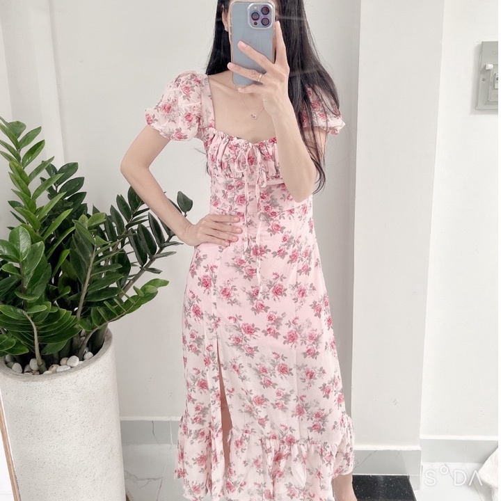 Đầm hoa cổ vuông nhún ngực xẻ tà vải hoa trơn không chỉ thêu