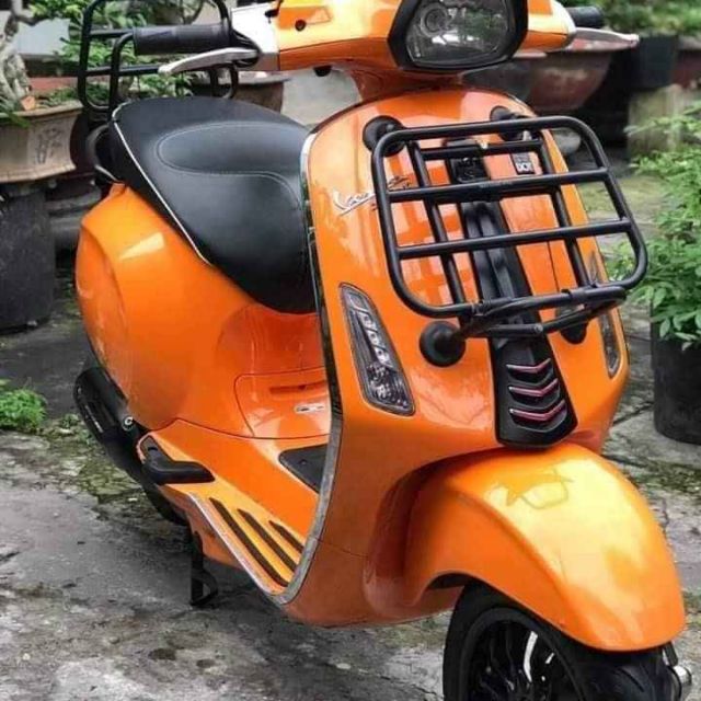 Baga trước Vespa Sprint