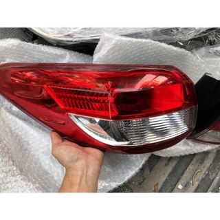 đèn hậu vios 2019 ko led
