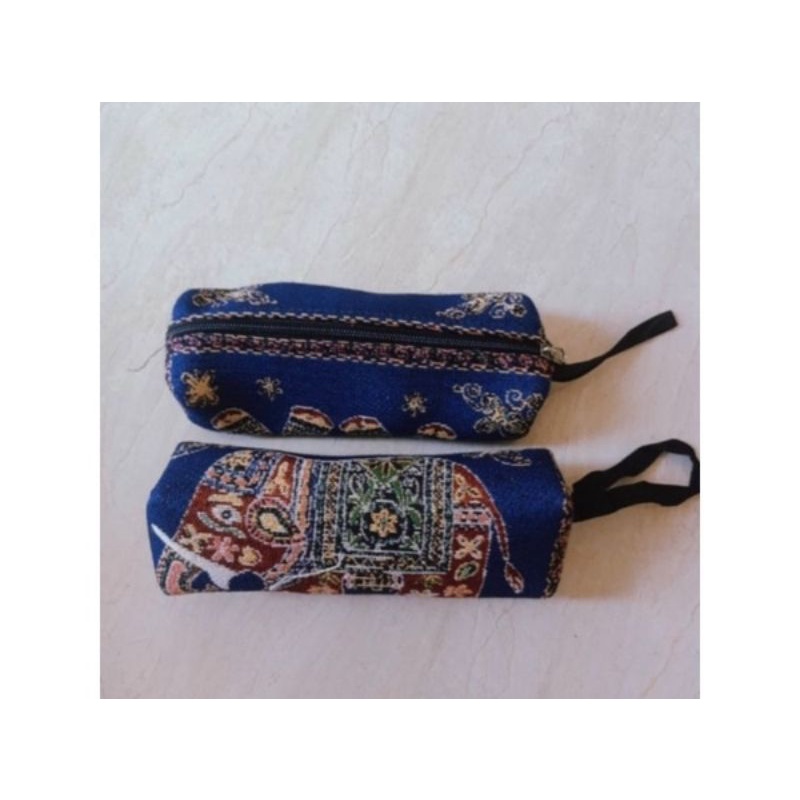 Bán Vì Đam Mê-    Hộp bút/ví tròn thổ cẩm vừa bán vừa tặng cho khách hàng quan tâm shop nhé.