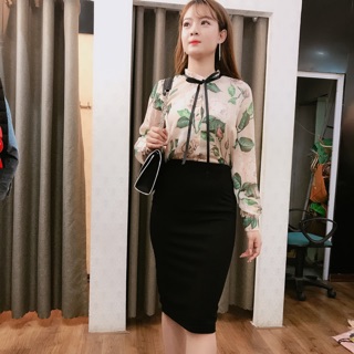 Chân váy bút chì đen xẻ sau