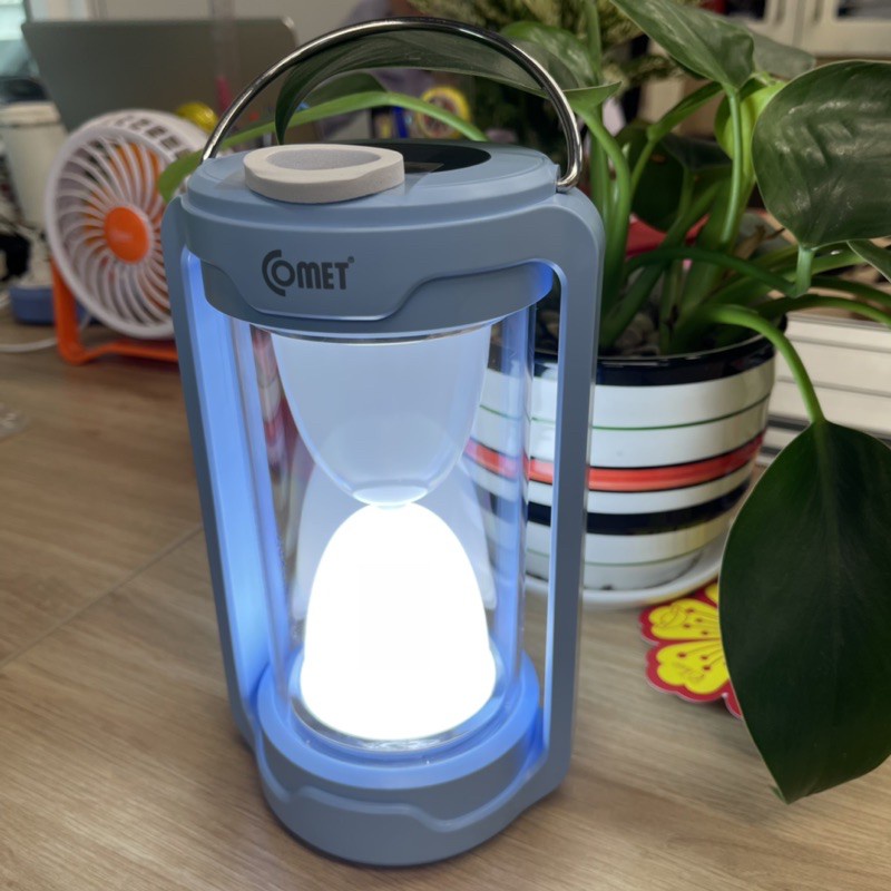 Đèn sạc Comet CRL3203S (Đèn chiếu sáng khẩn cấp - Có sạc bằng NLMT)