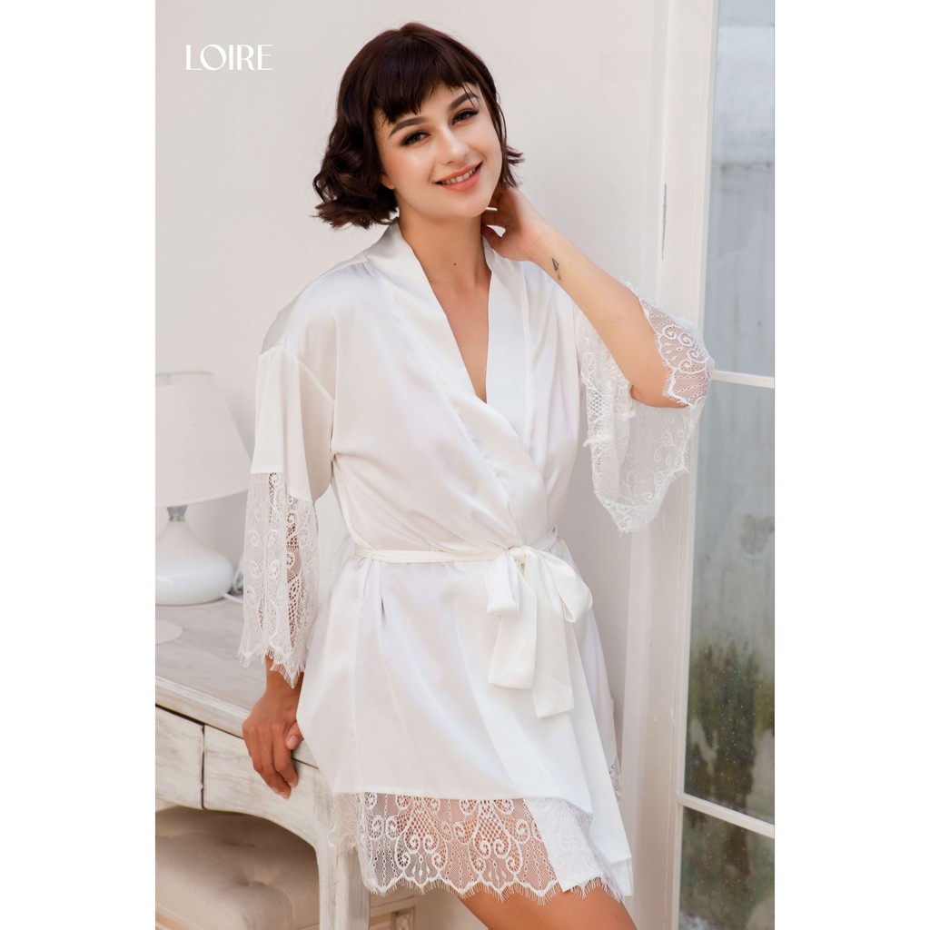 Áo Choàng Lụa Trắng Phối Ren Loirechic ACR01