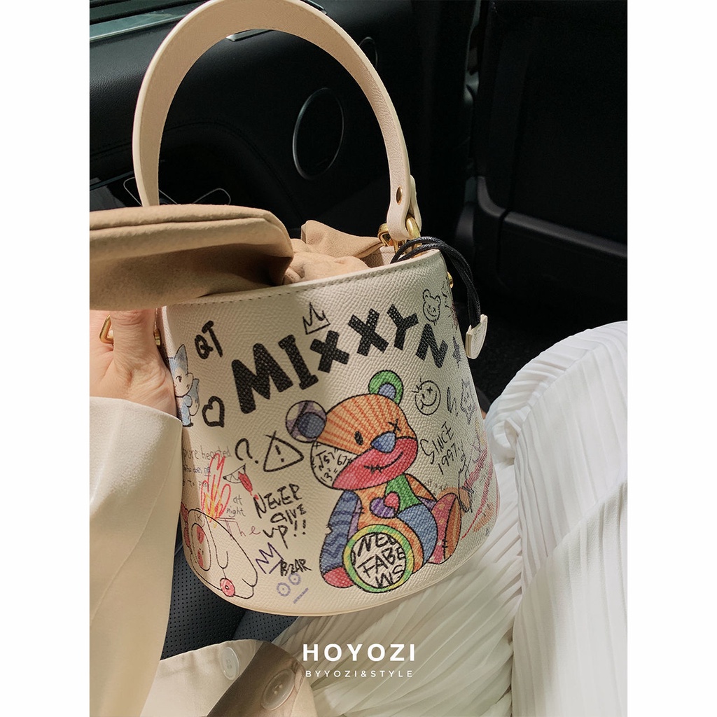 Túi Đeo Chéo Hình Gấu Graffiti Phong Cách Mới Mùa Hè Dễ Phối Đồ Cho Nữ