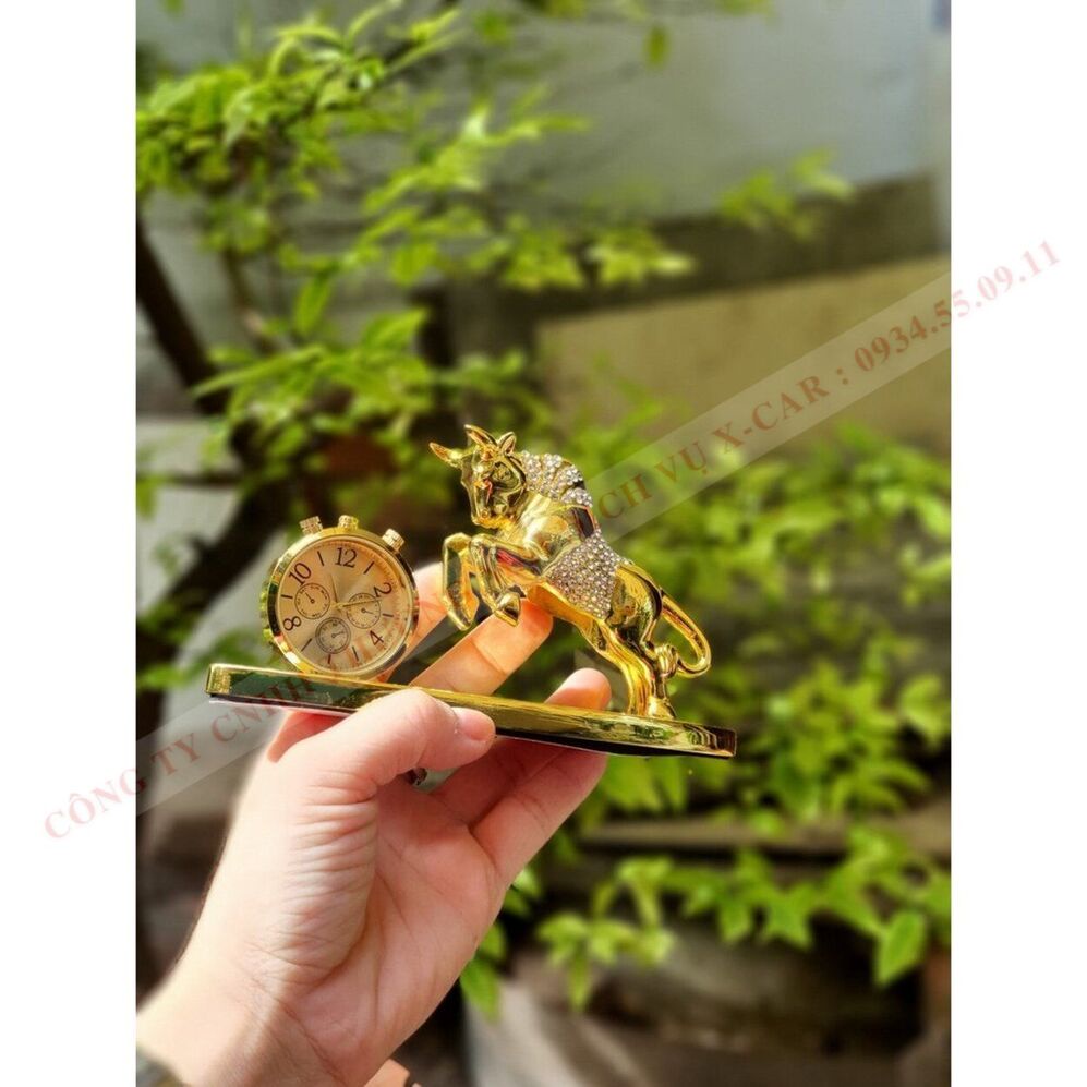 Tượng trâu vàng đính đá có đồng hồ và nước hoa trang trí phong thủy nhà cửa hoặc đặt taplo ô tô