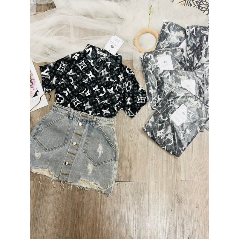 [Mã WASKT410K giảm 10K đơn 50K] Áo sơ mi lụa cộc tay hoạ tiết chữ to | BigBuy360 - bigbuy360.vn