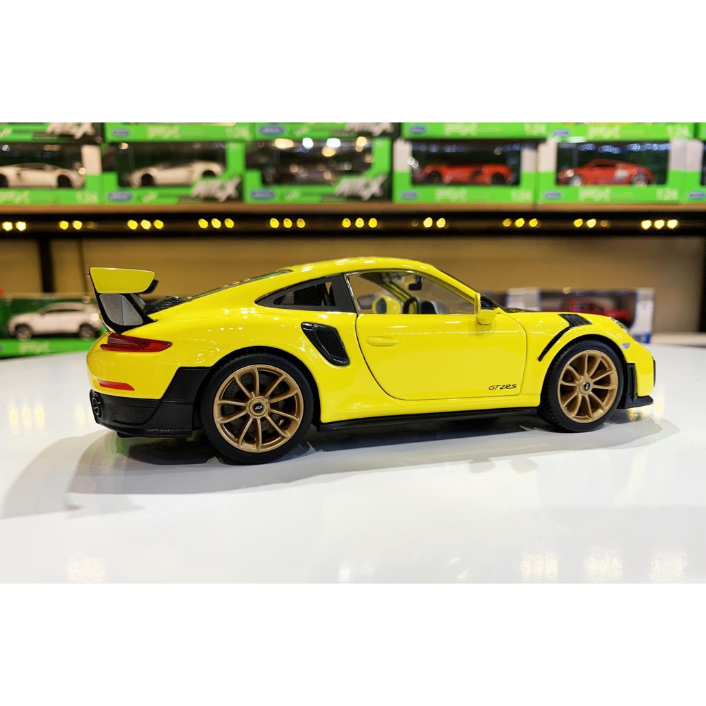 Xe mô hình ô tô Porsche 911 GT2 RS hãng Maisto tỉ lệ 1:24 màu vàng