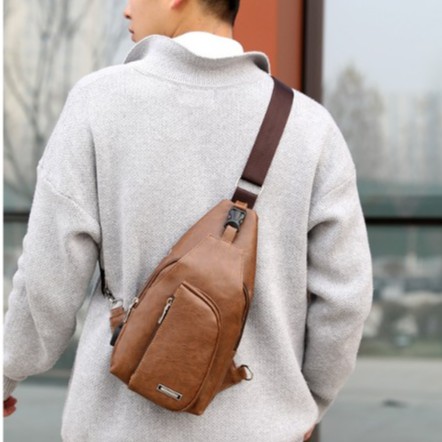 Túi đeo chéo nam da pu Hàn Quốc tích hợp tai nghe sạc pin tiện dụng - Túi chéo nam TC45 | BigBuy360 - bigbuy360.vn