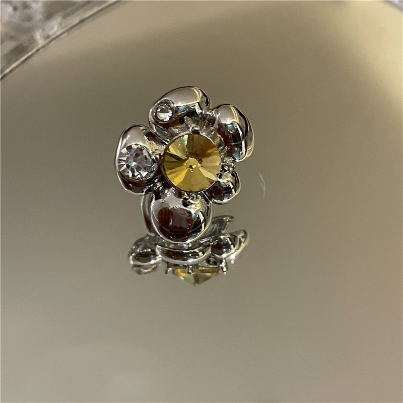 Bông Tai Dạng Kẹp Hình Hoa Đính Đá Kim Cương Giả 19A1614 Không Xỏ Dễ Phối Đồ Phong Cách Retro