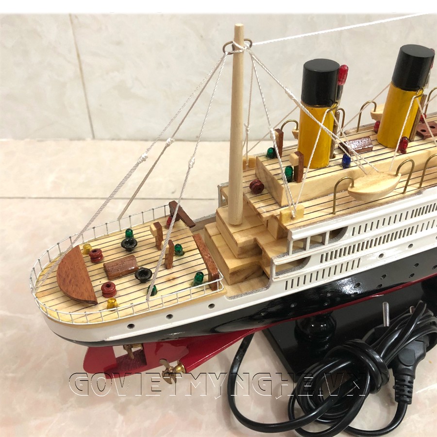 Mô hình tàu Titanic tàu gỗ trang trí tàu Titanic mô hình bằng gỗ - Đèn Led màu - Thân tàu dài 60cm
