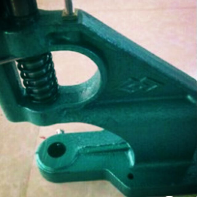 Máy dập nút ,mắt cáo đa năng