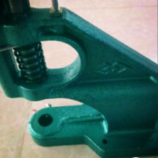 Máy dập nút ,mắt cáo đa năng