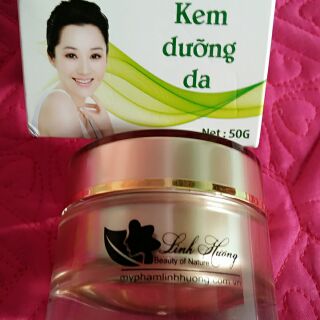 Kem dưỡng trắng da mặt.