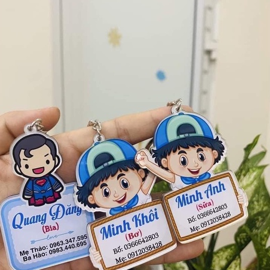 Móc khoá cute in thông tin bé, số thiện thoại bố mẹ cho bé treo balo đi học