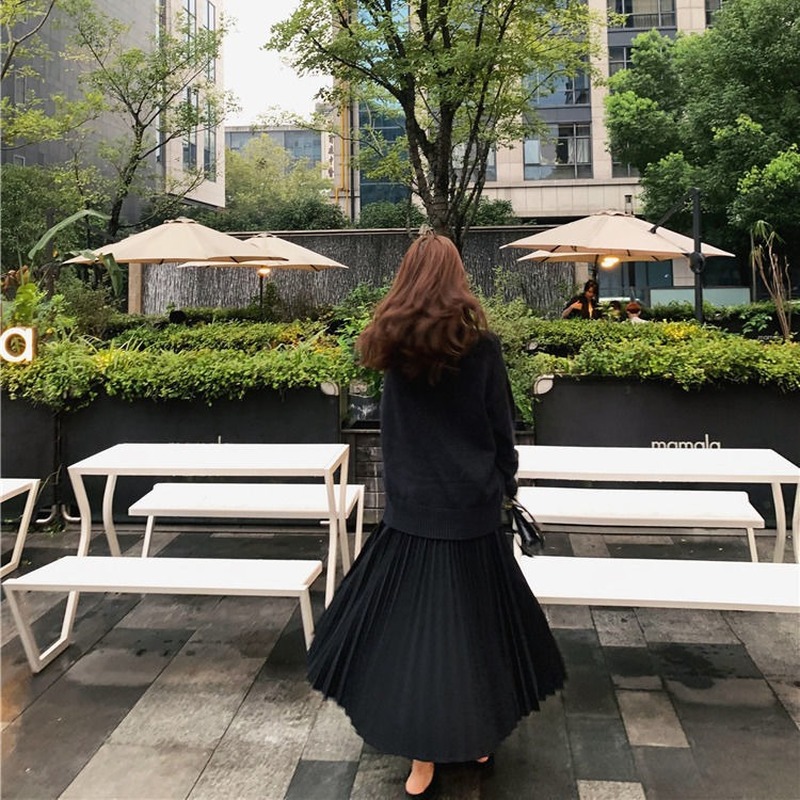 Chân váy xếp ly dài lưng cao phong cách Hàn Quốc đơn giản dễ phối quần áo | BigBuy360 - bigbuy360.vn