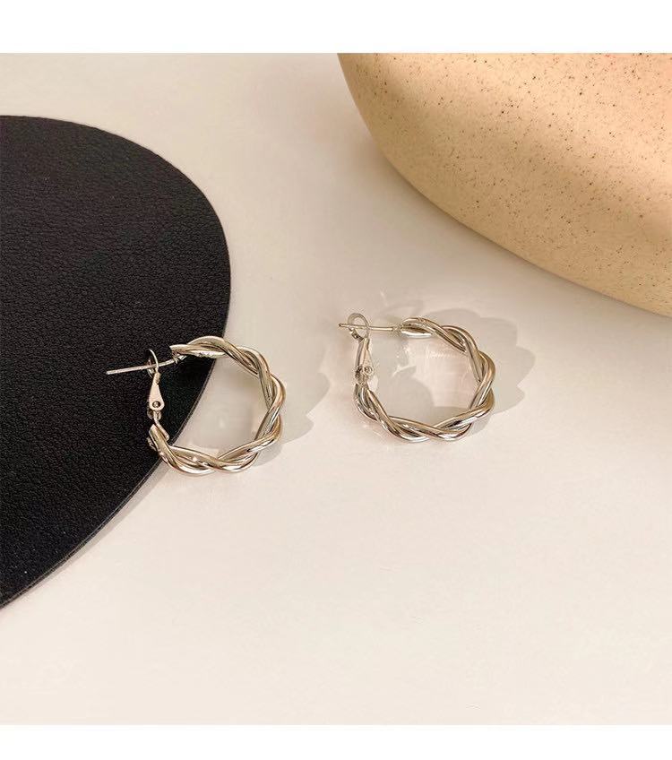 Korean version of simple S925 silver geometric twisted metal earrings