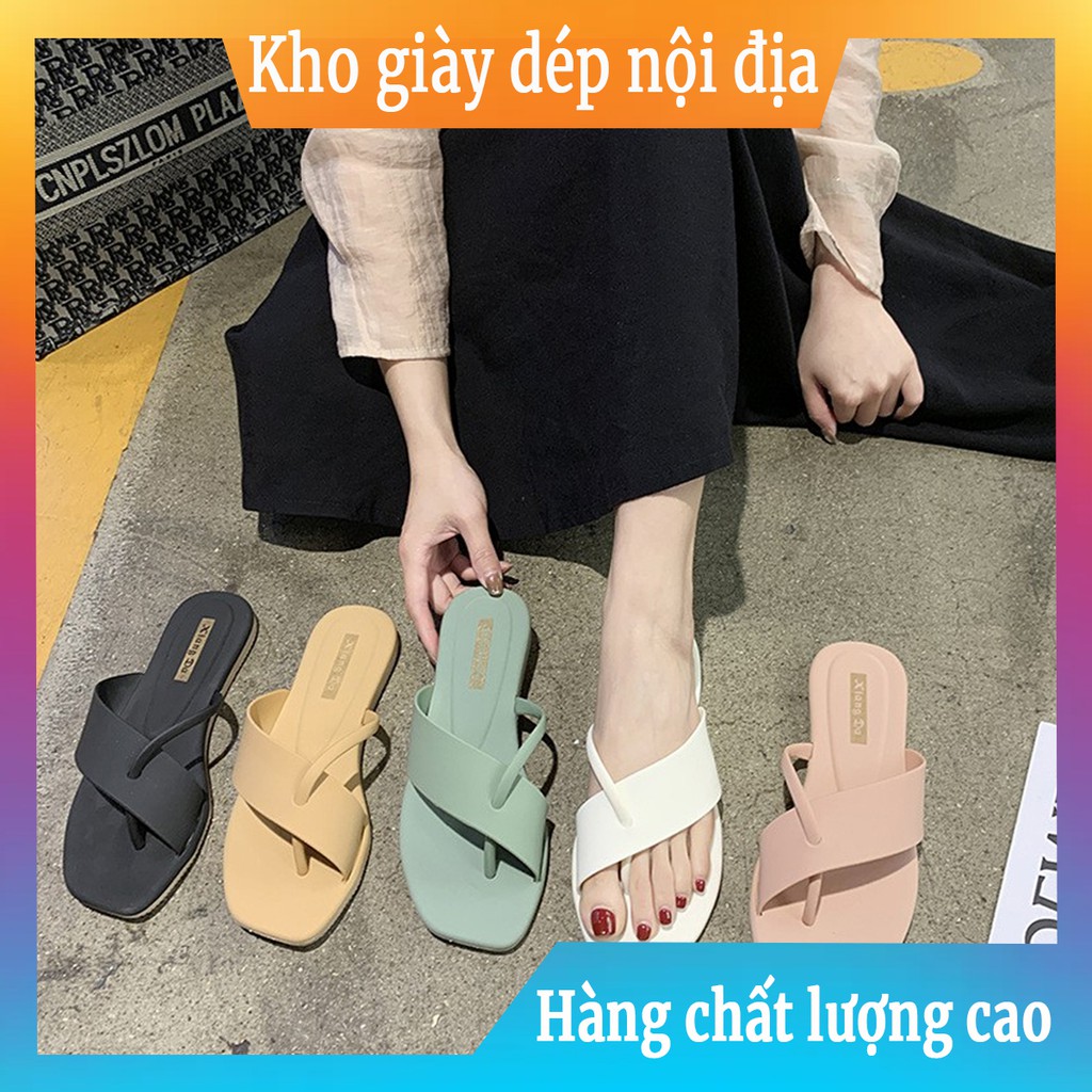 Dép nữ nhựa phong cách Hàn Quốc kiểu dáng vừa sang chảnh vừa nhẹ nhàng, phù hợp với đi chơi đi làm