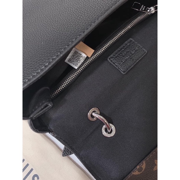 Túi xách công sở khoá chữ Lv