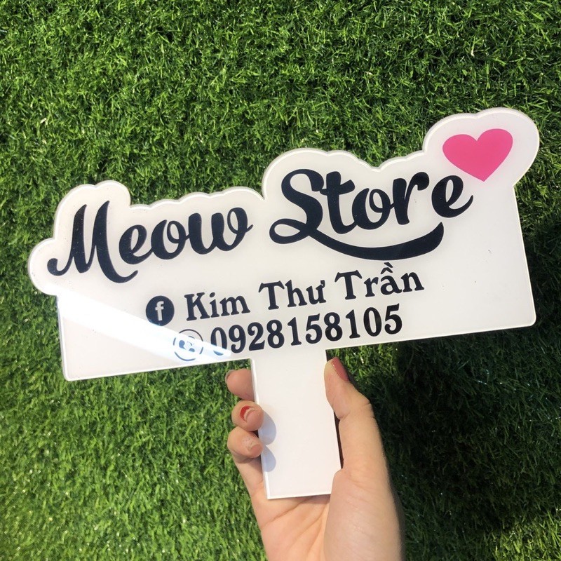 Bảng hiệu gỗ cầm tay shop in theo yêu cầu