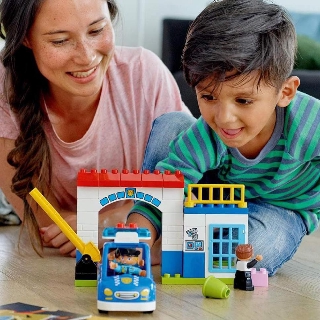 Bộ mô hình Lego Duplo - Trạm cảnh sát của bé 10902