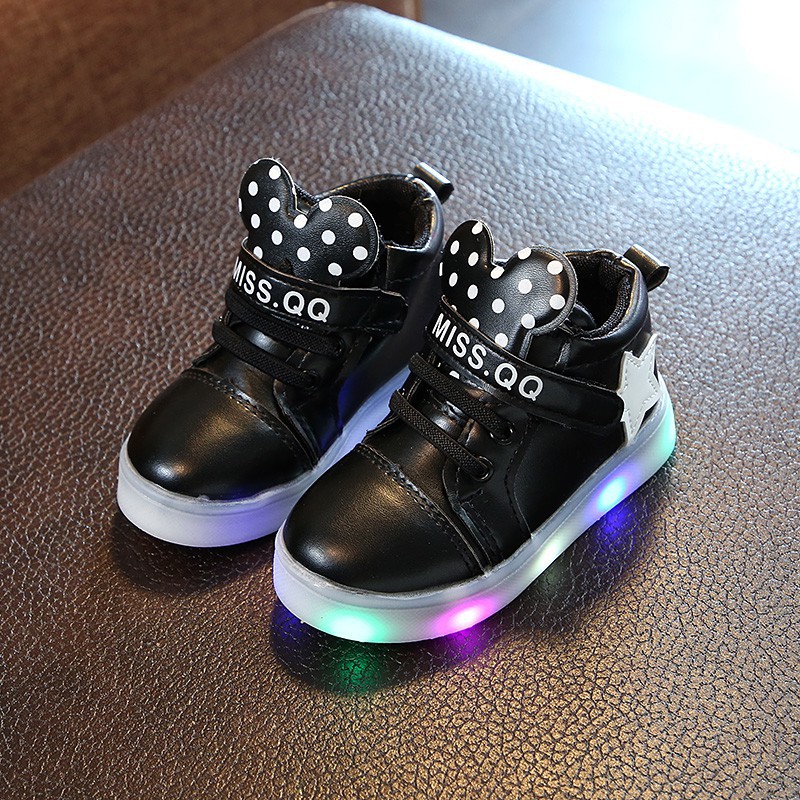 Giày sneaker tai Mickey chấm bi có đèn LED dễ thương cho bé