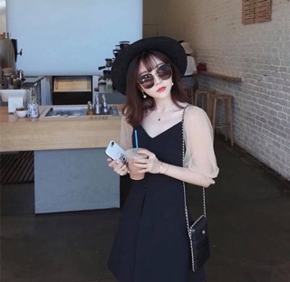 Đầm cổ V đính nút