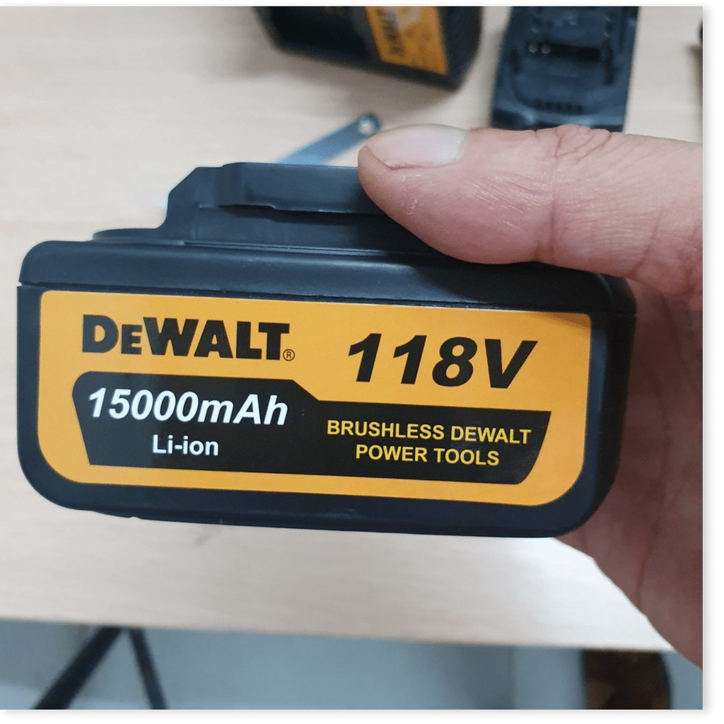 Máy cắt cầm tay DEWALT 118V 02 pin 10 cell, động cơ không chổi than