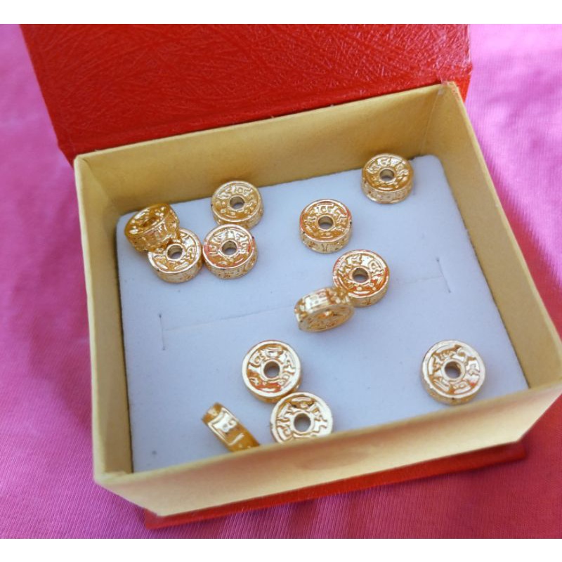 Charm Bánh Xe Chặn Hạt Khắc Chú Omani