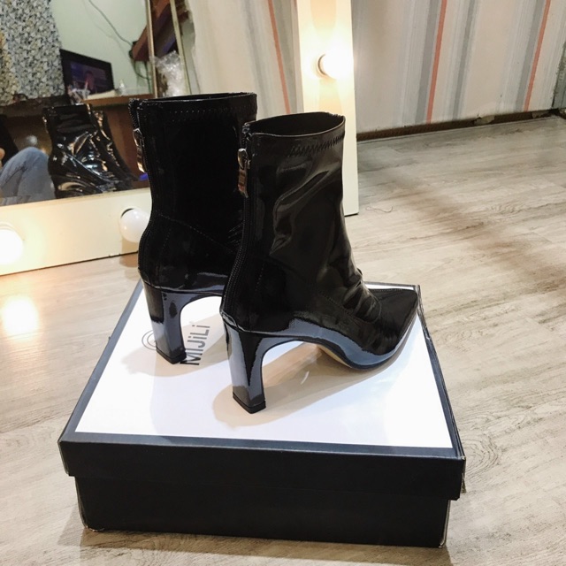 Boot da bóng ướt gót dẹt 7cm đen trắng sữa cổ cao | BigBuy360 - bigbuy360.vn