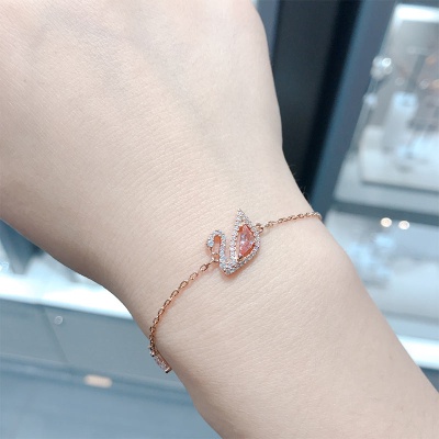 Hộp Quà Vòng Tay Hình Thiên Nga Màu Hồng Lấp Lánh