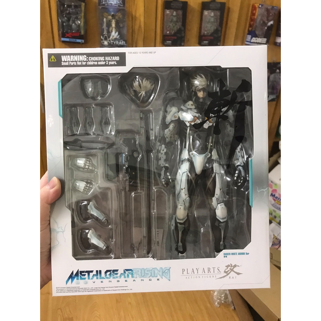 Mô hình Raiden giáp trắng trong Metal Gear Solid