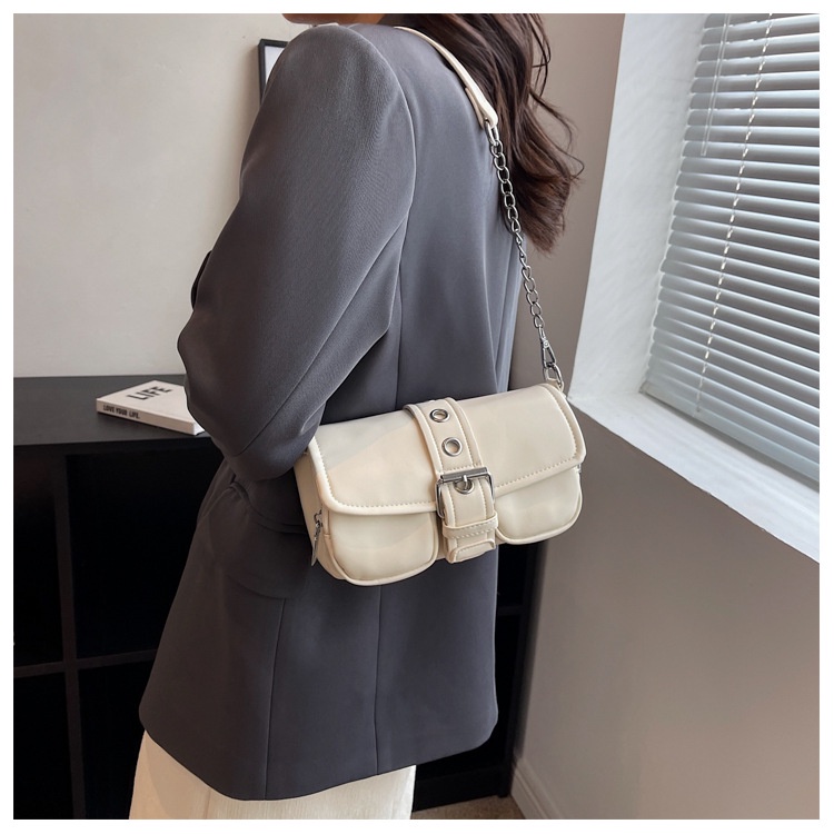 Túi Đeo Một Bên Vai niche Phổ Biến Trong Năm Mới