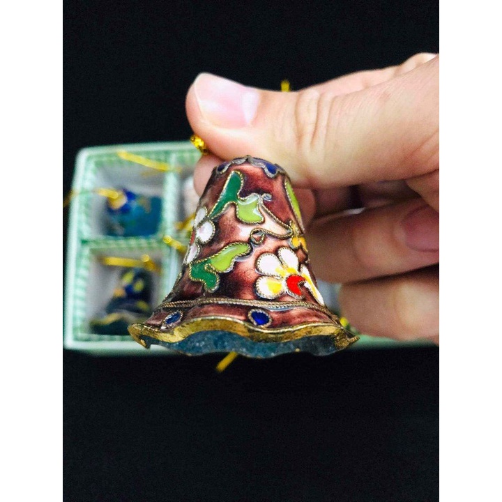 Chuông đồng pháp lam nhiều màu thủ công, giao màu ngẫu nhiên