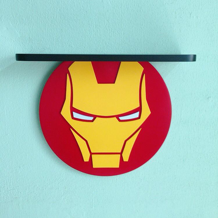 Kệ treo tường handmade / kệ để mô hình quà lưu niệm Mặc nạ người sắt Iron man